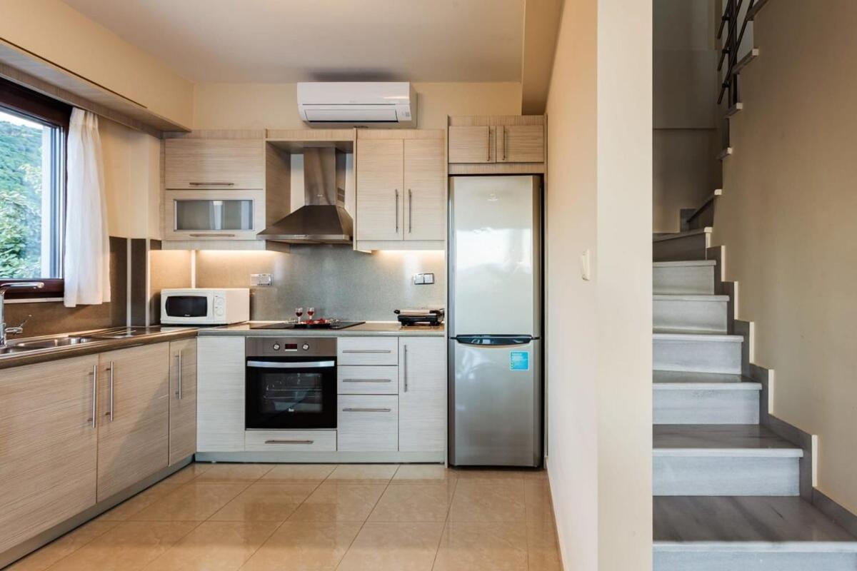 Petalídhion Villa Armonia - Beachfront Majestic Retreat מראה חיצוני תמונה