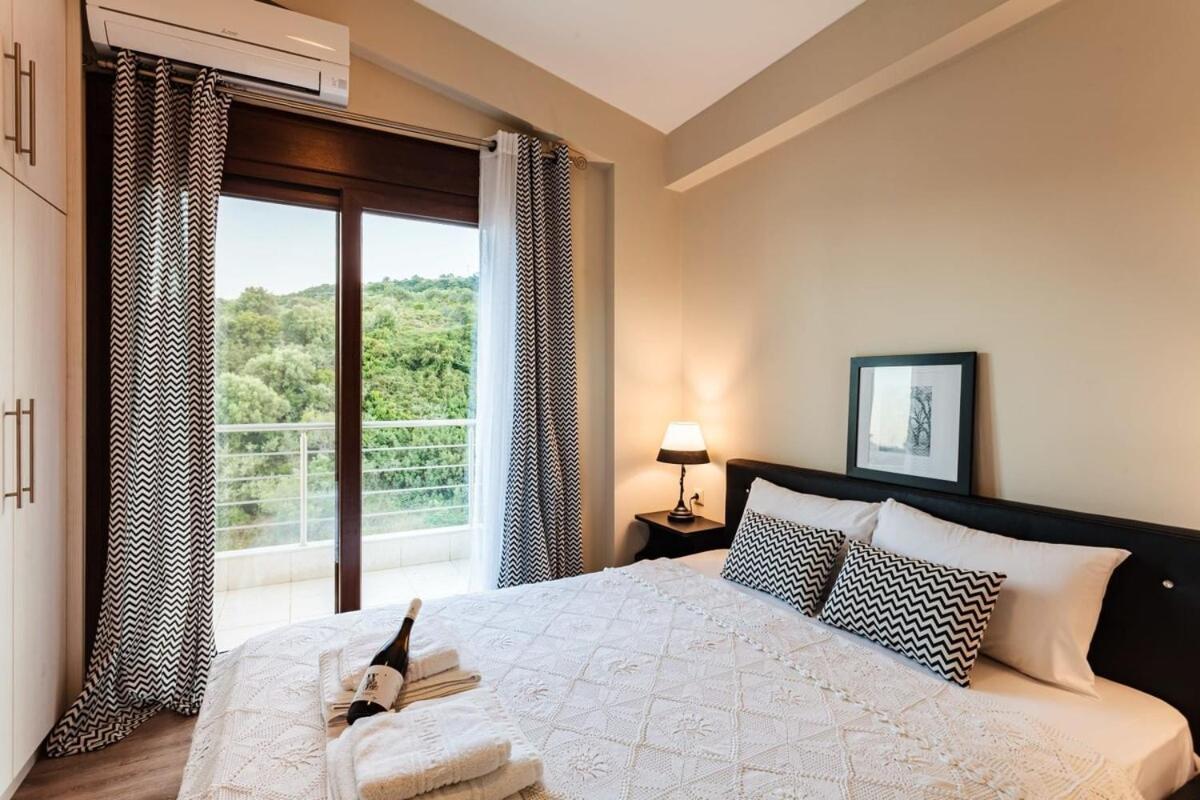 Petalídhion Villa Armonia - Beachfront Majestic Retreat מראה חיצוני תמונה