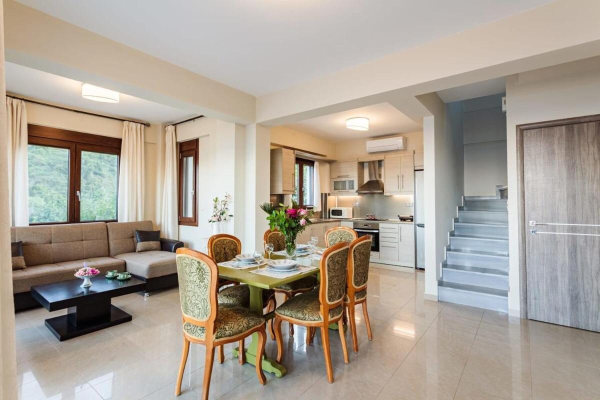 Petalídhion Villa Armonia - Beachfront Majestic Retreat מראה חיצוני תמונה