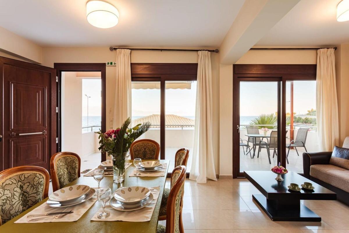 Petalídhion Villa Armonia - Beachfront Majestic Retreat מראה חיצוני תמונה